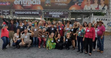 Grupo da Melhor idade se fez presente na Festa Nacional da Cebola em Ituporanga.