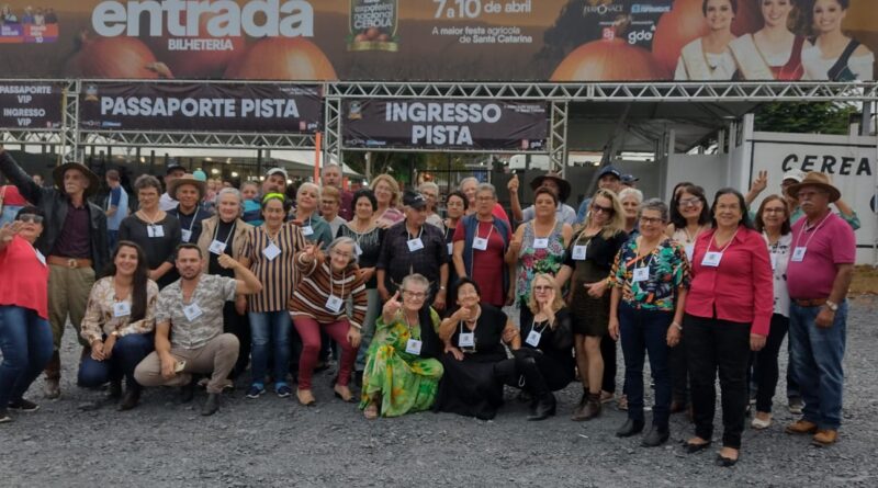 Grupo da Melhor idade se fez presente na Festa Nacional da Cebola em Ituporanga.