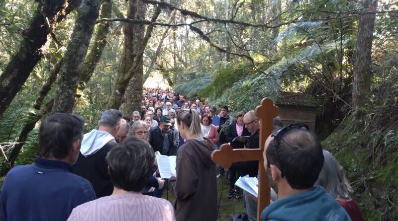 Dia de caminhada da Fé na Paixão de Cristo.