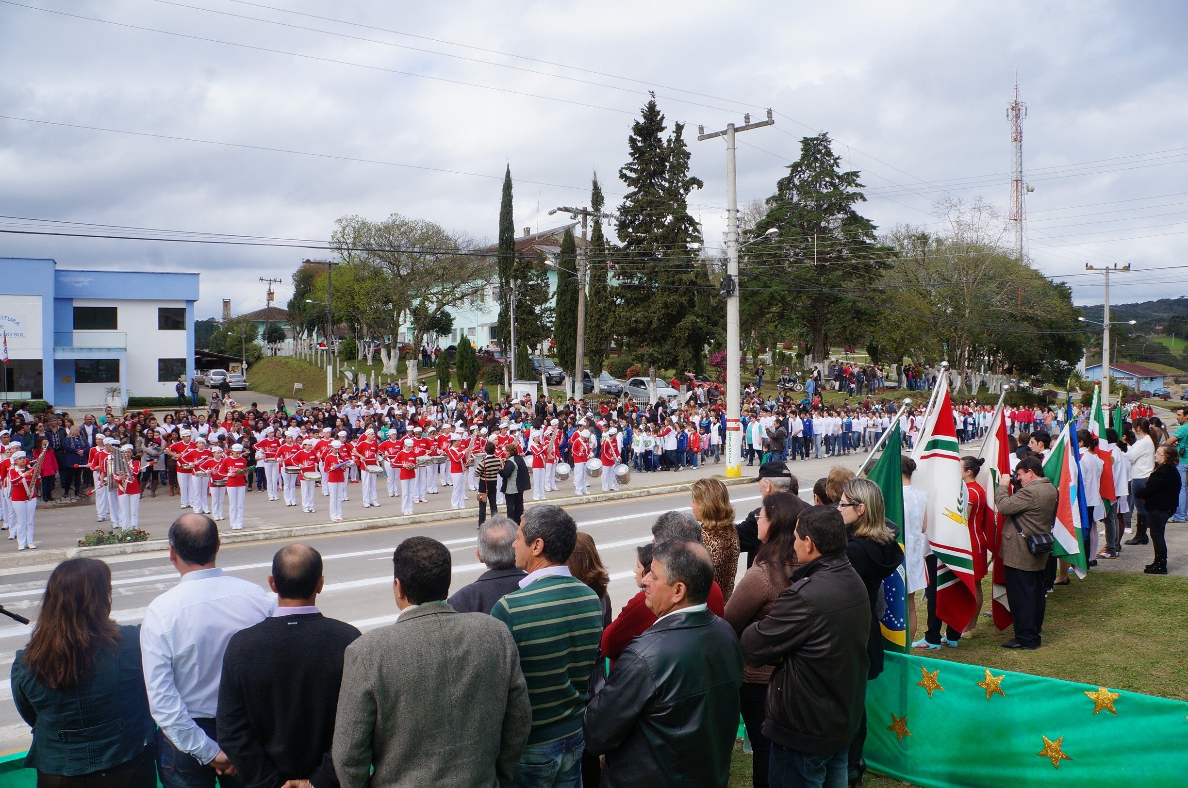 Autoridades prestigiaram desfile civico